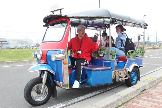 トゥクトゥク運行