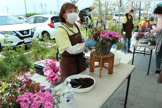 籘籠を使った寄せ植え教室