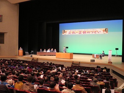 文化・芸能の集い、趣味の文化作品展に市長出席