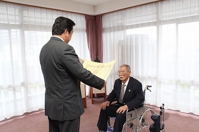 栗原氏の叙勲受章