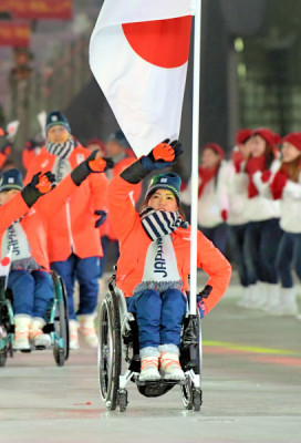 平昌パラリンピックで日本選手団の旗手を務める村岡桃佳氏