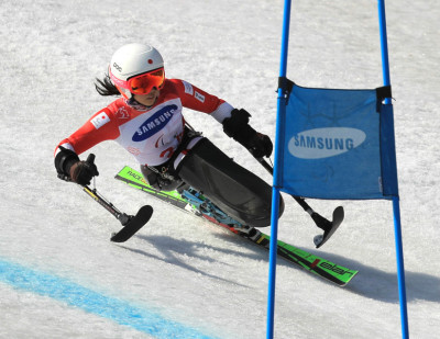 平昌パラリンピックで滑走する村岡桃佳氏