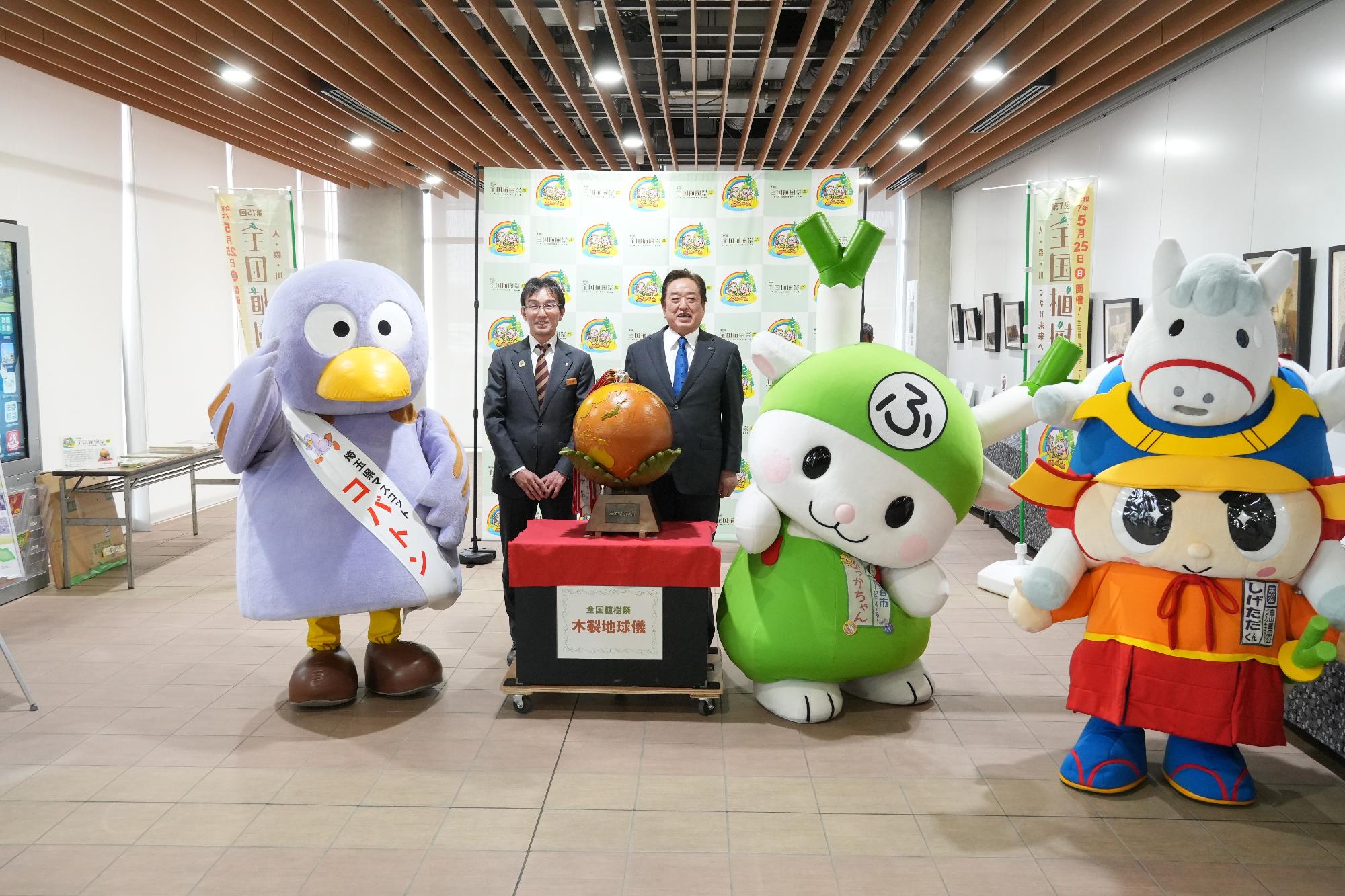 木製地球儀引渡し式2