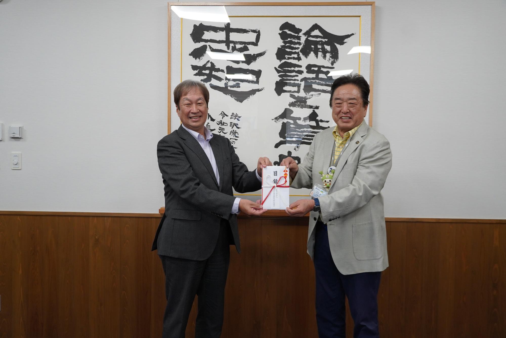 一般社団法人埼玉県環境検査研究協会代表理事の野口氏と小島市長