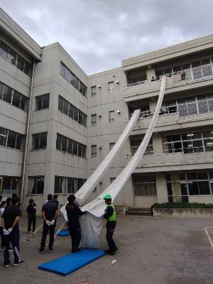 実際の避難器具を使った訓練