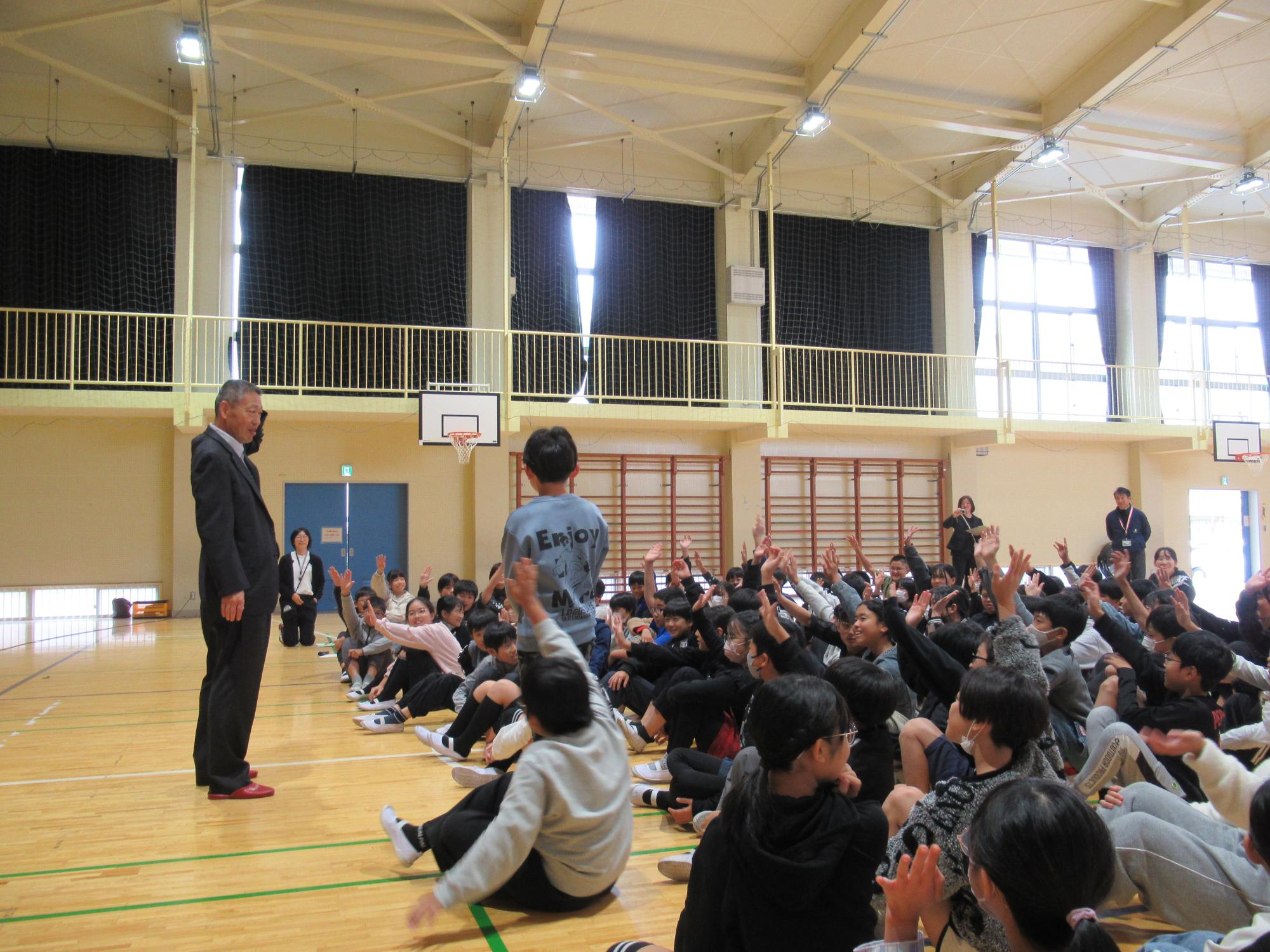 対話会の様子（深谷小学校）
