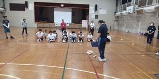明戸中学校体育館にて  ボッチャとモルック