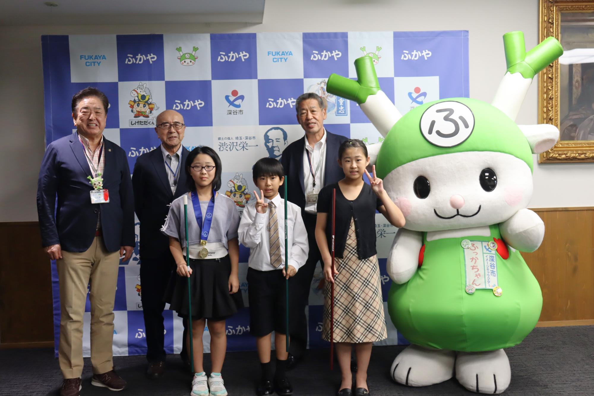 深谷市スポーツウエルネス吹矢協会ジュニア深谷吹矢クラブ所属 澁谷 咲美さん、高田 蒼介さん、高田 結愛さん