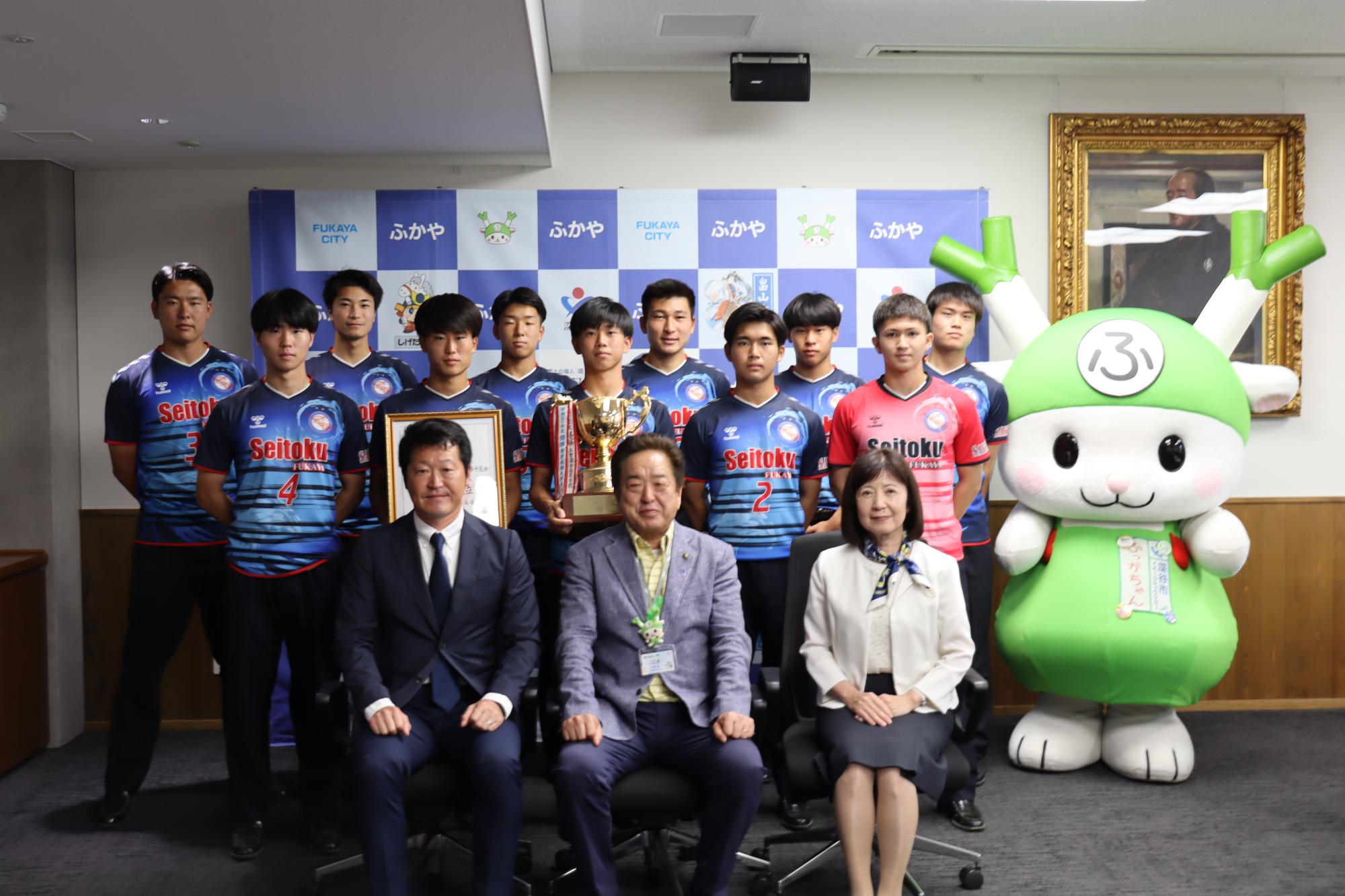 東京成徳大学深谷高等学校サッカー部市長表敬訪問写真