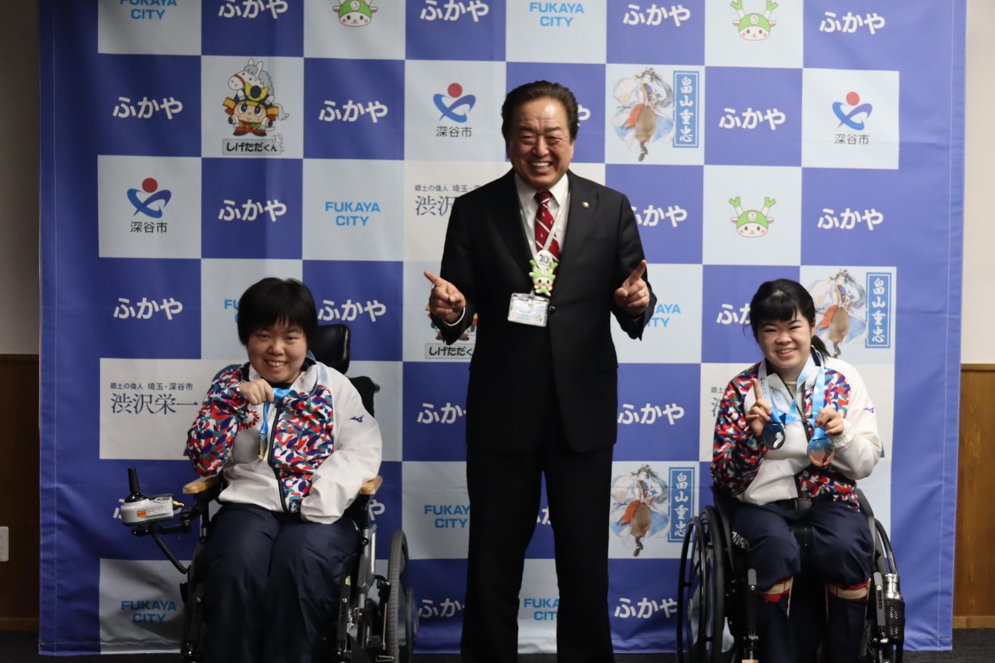 市長表敬訪問（大和田明花さん・齋藤彩美さん）