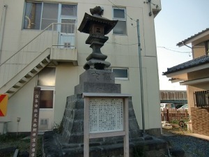 旧深谷宿常夜燈(田所町)