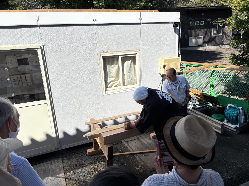 宮大工による鉋（かんな）がけ実演