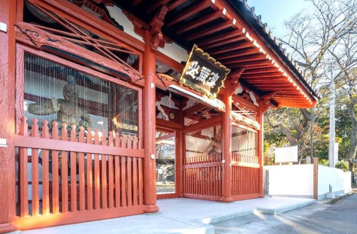 仁王門ななめから